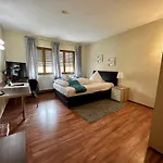Kastanienbaum 3*